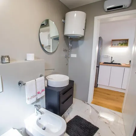 アパート Gallery M And A - With Pool モスタル