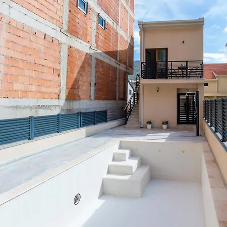 Gallery M And A - With Pool * モスタル