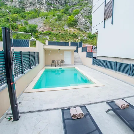 Gallery M And A - With Pool *