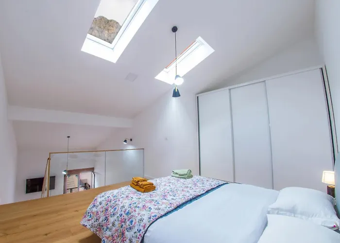 Gallery M And A - With Pool Apartman *