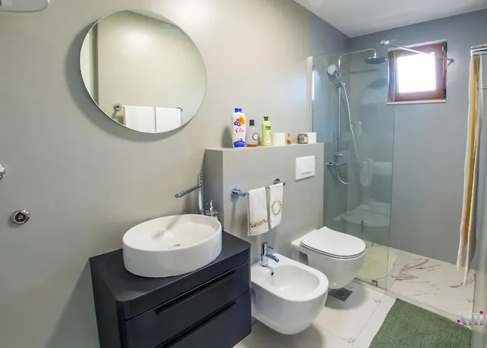 Gallery M And A - With Pool Apartman