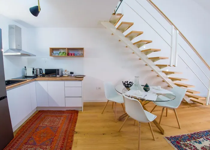 Gallery M And A - With Pool Apartman