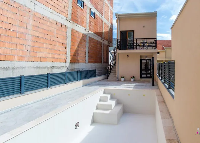 Gallery M And A - With Pool * Mostar