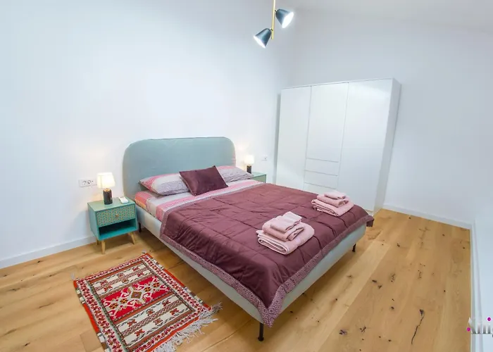 Apartman Gallery M And A - With Pool