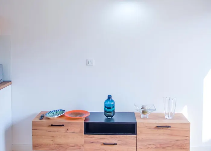 Gallery M And A - With Pool