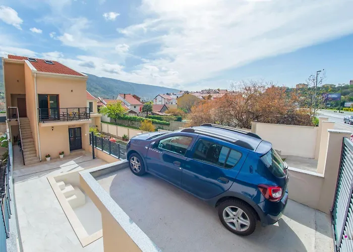 Gallery M And A - With Pool *