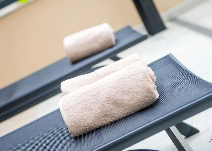 Gallery M And A - With Pool Apartman