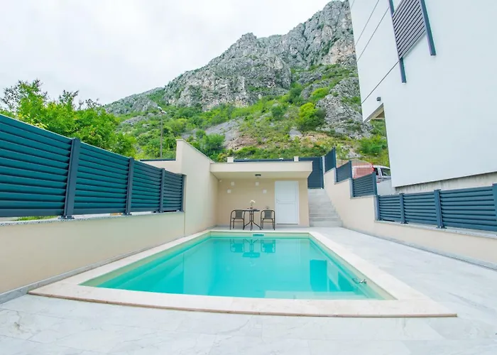 Gallery M And A - With Pool