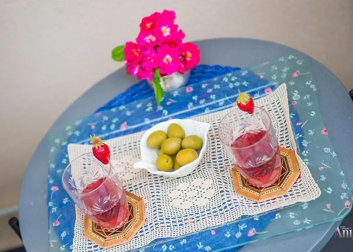 Gallery M And A - With Pool Apartman